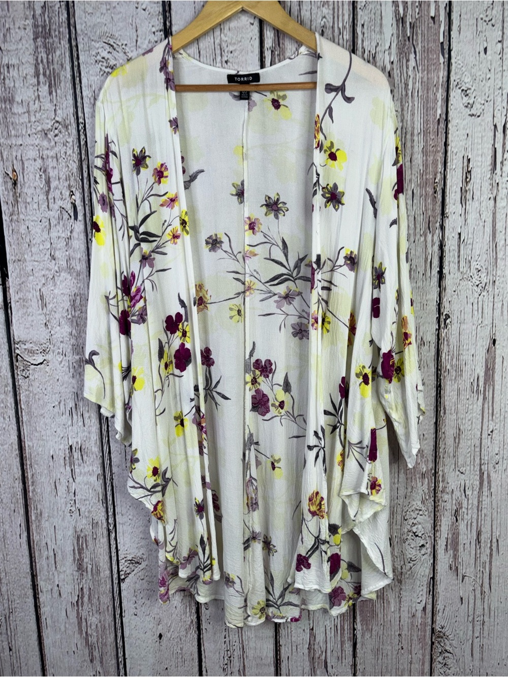 Torrid Plus Size 1/2 Floral Crepe Kimono
Lightweight Open Front 3/4 Sleeves